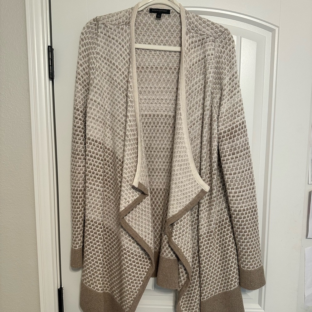 Banana Republic Beige and Cream Cardigan